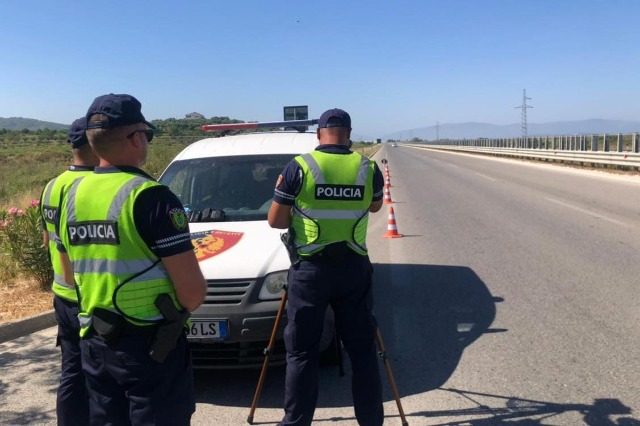 Pa patentë dhe “tapë” në timon, arrestohen 5 shoferë në Dibër, shumica të rinj