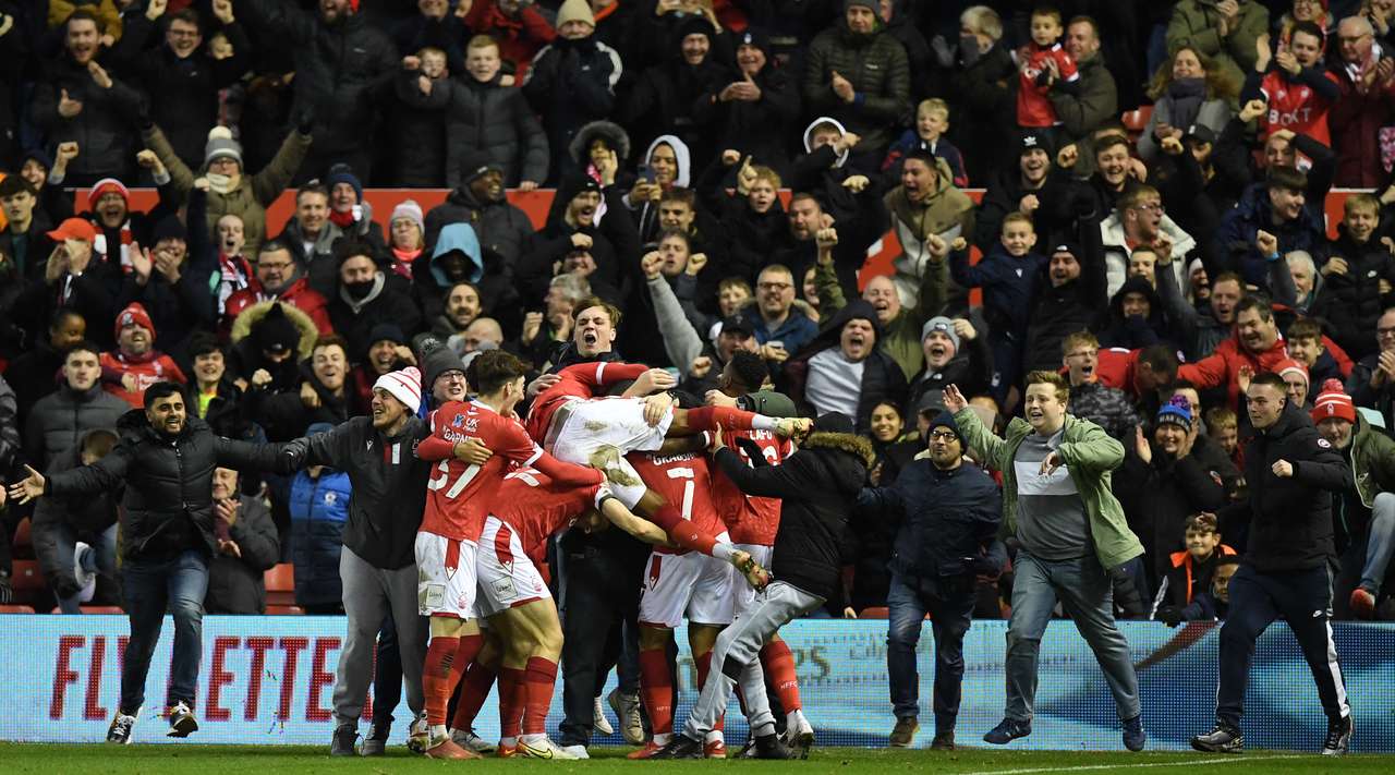 VIDEO/ Arsenal befasohet në FA Cup, eleminohet nga Nottingham