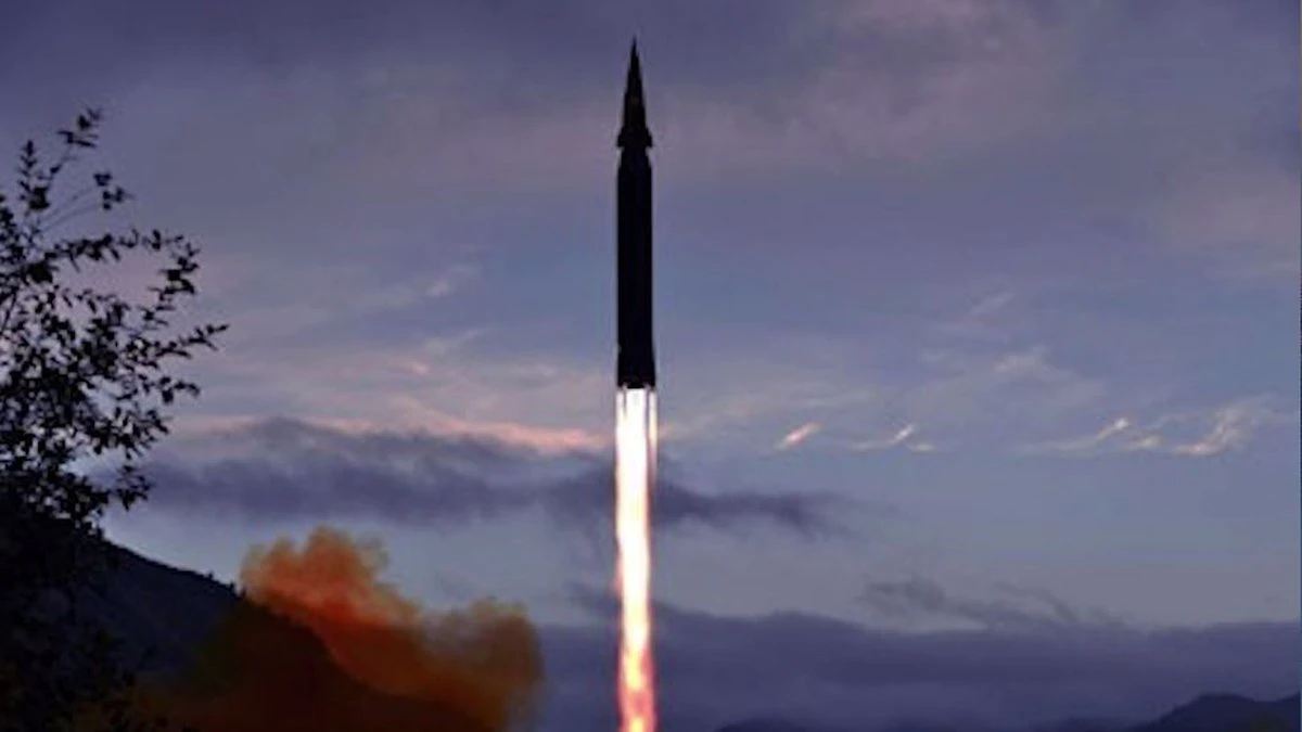 Koreja e Veriut lëshon një raketë balistike në brigjet e saj lindore