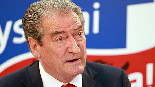 Debat i ashpër mes Sali Berishës dhe gazetarit: Je një qen që leh sipas programit të Novi Sadit