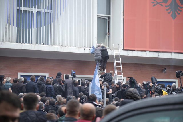Protesta e 8 Janarit, policia: Nuk ndërhymë me vonesë, zyrtarët tanë s’janë përfshirë në dhunë