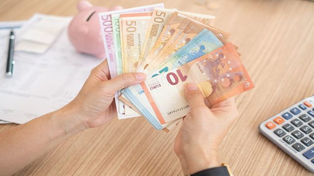 Euro në rritje gjatë janarit, arrin nivelin më të lartë në dy muaj