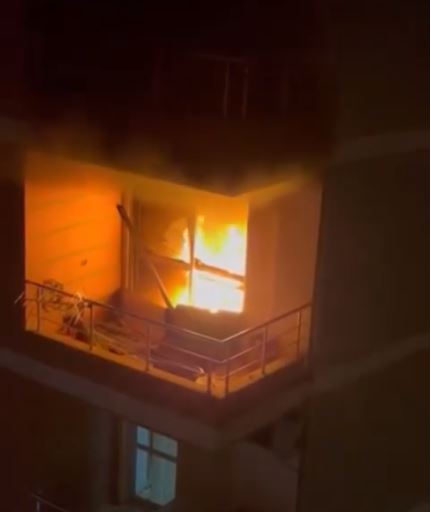 zjarri-ne-katin-e-katert-te-fresku-video-kur-apartamenti-ishte-i-mberthyer-nga-flaket