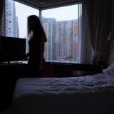 Rini e “djegur” për pak seks, në këtë vend s’mund të hysh në hotel pa treguar çertifikatën e martesës