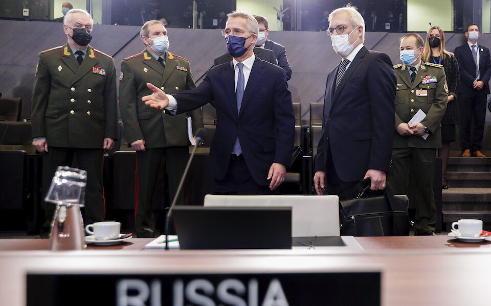 Rusia: Tërheqja e forcave të NATO-s nga Evropa Lindore do të lehtësonte tensionet