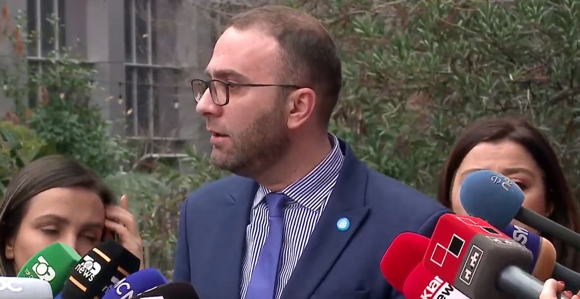 A do të ngujohen nesër në PD? Bardhi: Berisha do ta kthejë partinë në bunker