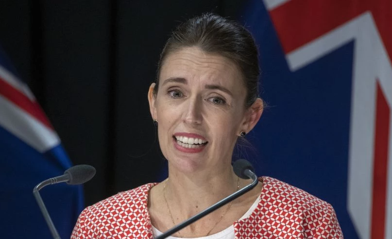 Kryeministrja e Zelandës së Re shtyn dasmën për shkak të rritjes së rasteve me Omicron
