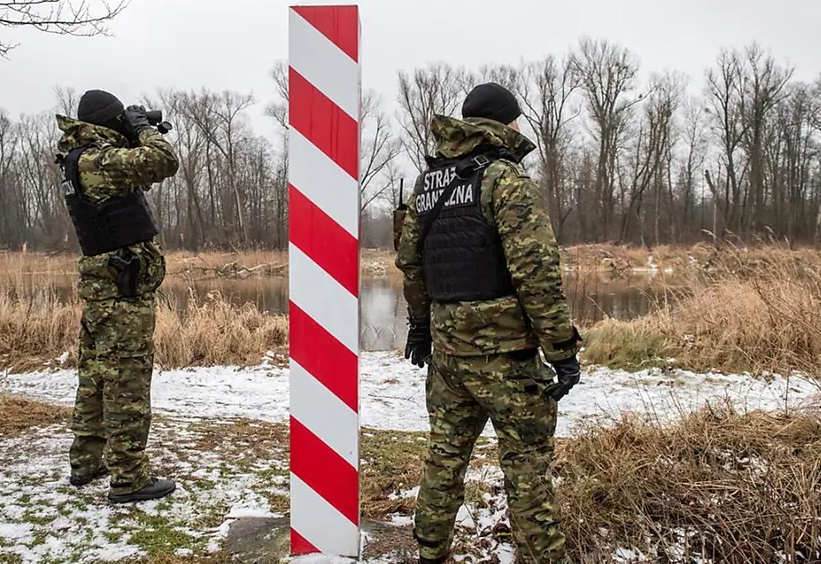 Polonia shpenzon 350 milion euro për bllokimin e kufirit me Bjellorusinë