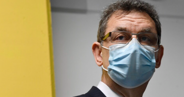 CEO i Pfizer jep lajmin e shumëpritur: Do t’i rikhehemi normalitetit në pranverë