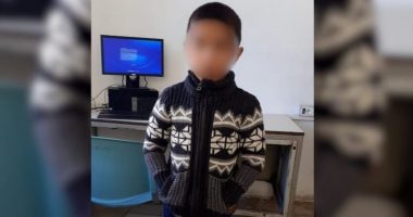 Policia gjen një fëmijë të braktisur në Burrel: Na ndihmoni ta identifikojmë, nuk tregon as emrin e tij