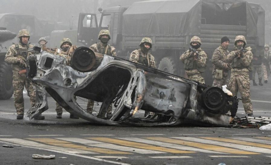 Trupat e Putinit mësyjnë në Kazakistan pas protestave anti-Rusi, qeveria vret protestuesit