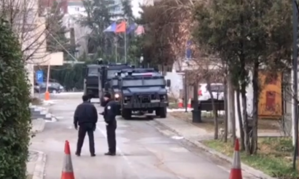 Protestë për çmimin e energjisë, policia e Kosovës në gatishmëri me autoblinda