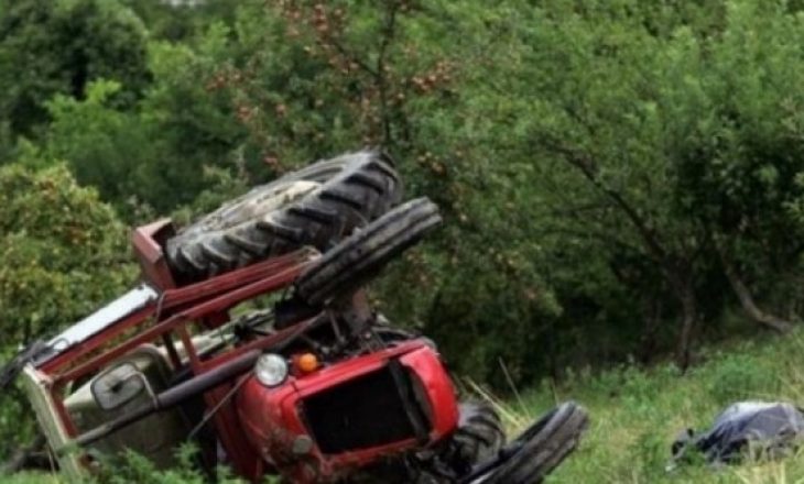 Zetori pa targa del nga rruga në Maliq, shoferi dërgohet në spital