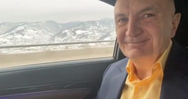 VIDEO/ Pas vizitës në Maqedoni, Meta ndan mesazhin gjatë kthimit: Përshëndetje nga Kaçaniku