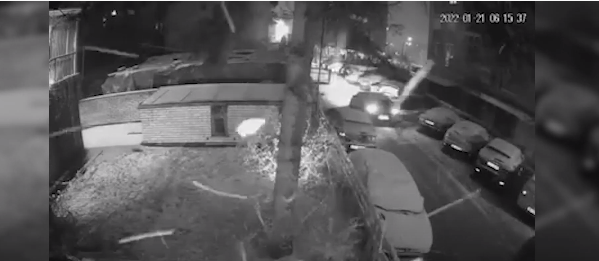 VIDEO-Bora bie, momenti kur hajduti i vjedh makinën shqiptarit poshtë shtëpisë