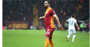 Rikthehet në fushë pas 5 muajsh, fotot e Arda Turan bëhen virale në internet