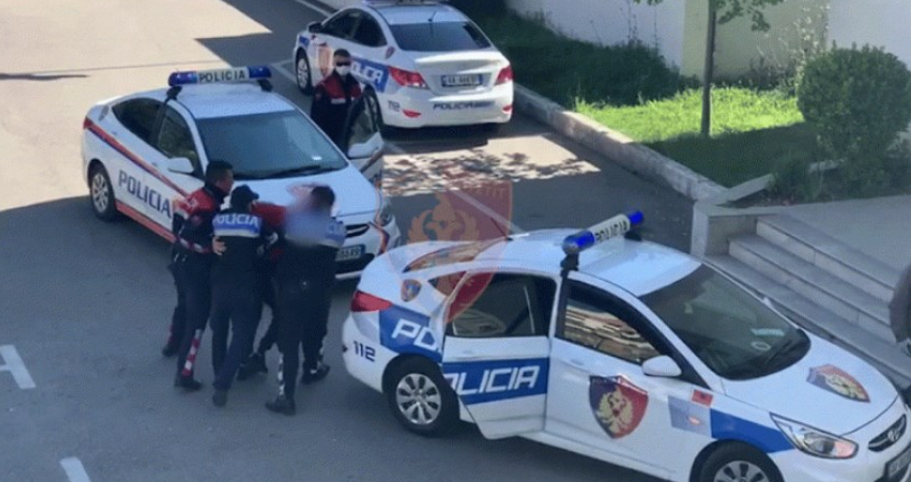 Përndiqte në mënyrë të vazhdueshme një 26-vjeçare, arrestohet 32-vjeçari në Tiranë