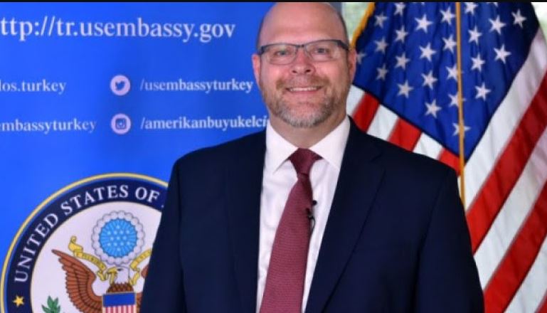 Jeff Hovenier sot merr detyrën e ambasadorit të SHBA-së në Kosovë