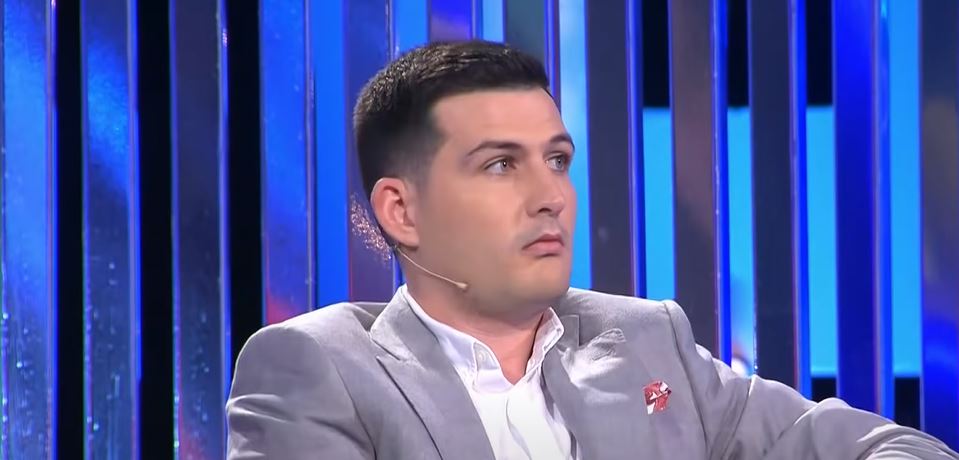 “E tmerrshme, ke hyrë që t’i prishësh imazhin”, opinionisti përplaset me banorin gjatë spektaklit