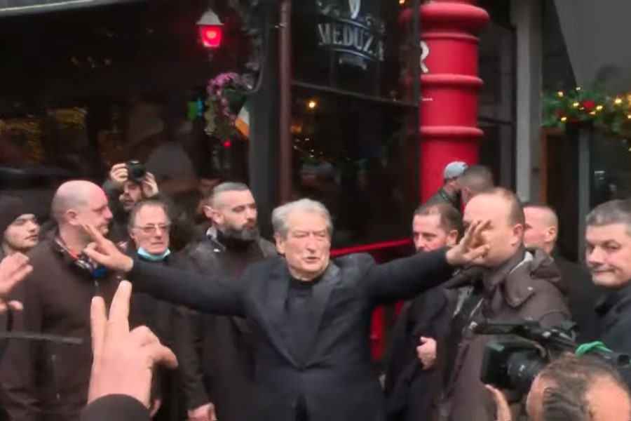 Mbylli protestën e dhunshme, Berisha njofton orën për lëvizjen e radhës