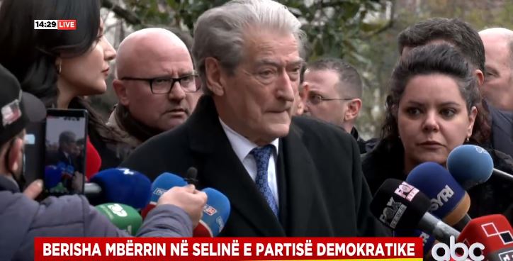 “Mirënjohje heronjve të 8 janarit”, Berisha nga PD: Faktuan që Basha është armik për demokratët