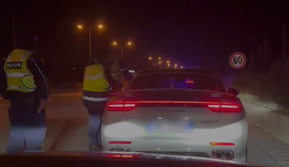 Alkool, parkim i gabuar dhe shpejtësi, policia ndëshkon shoferët e pabindur