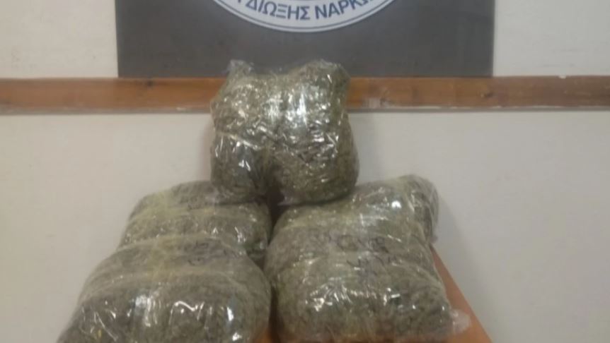 Transportoi drogën me çantë nga Shqipëria në Greqi, arrestohet shqiptari në Igumenicë
