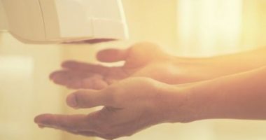 Arsyeja pse nuk duhet t’i thani duart në makineri me ajër