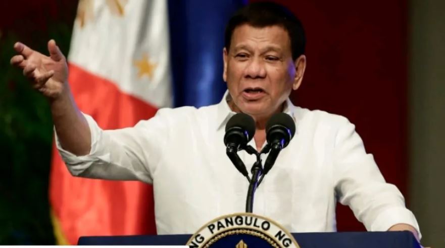 Presidenti i Filipineve: Të arrestohen të pavaksinuarit që dalin nga shtëpia