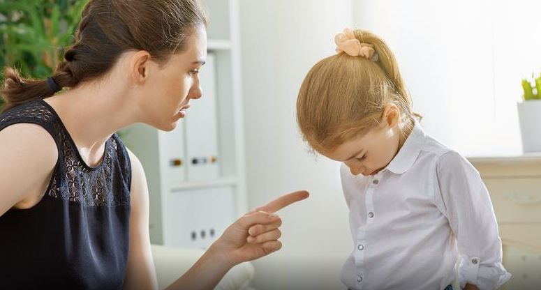 5 gjëra që nuk duhet t’i thoni kurrë fëmijës tuaj