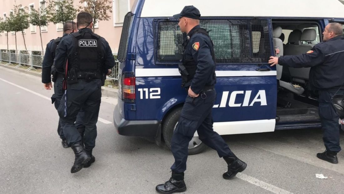 Kundërshtuan me forcë punonjësit e Policisë, tre të arrestuar në Lezhë