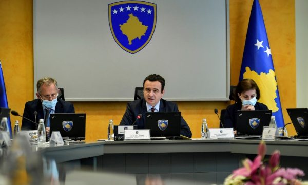 Ndërkombëtarët kërkuan që të lejoheshin serbët e Kosovës të votojnë në referendum, reagon qeveria