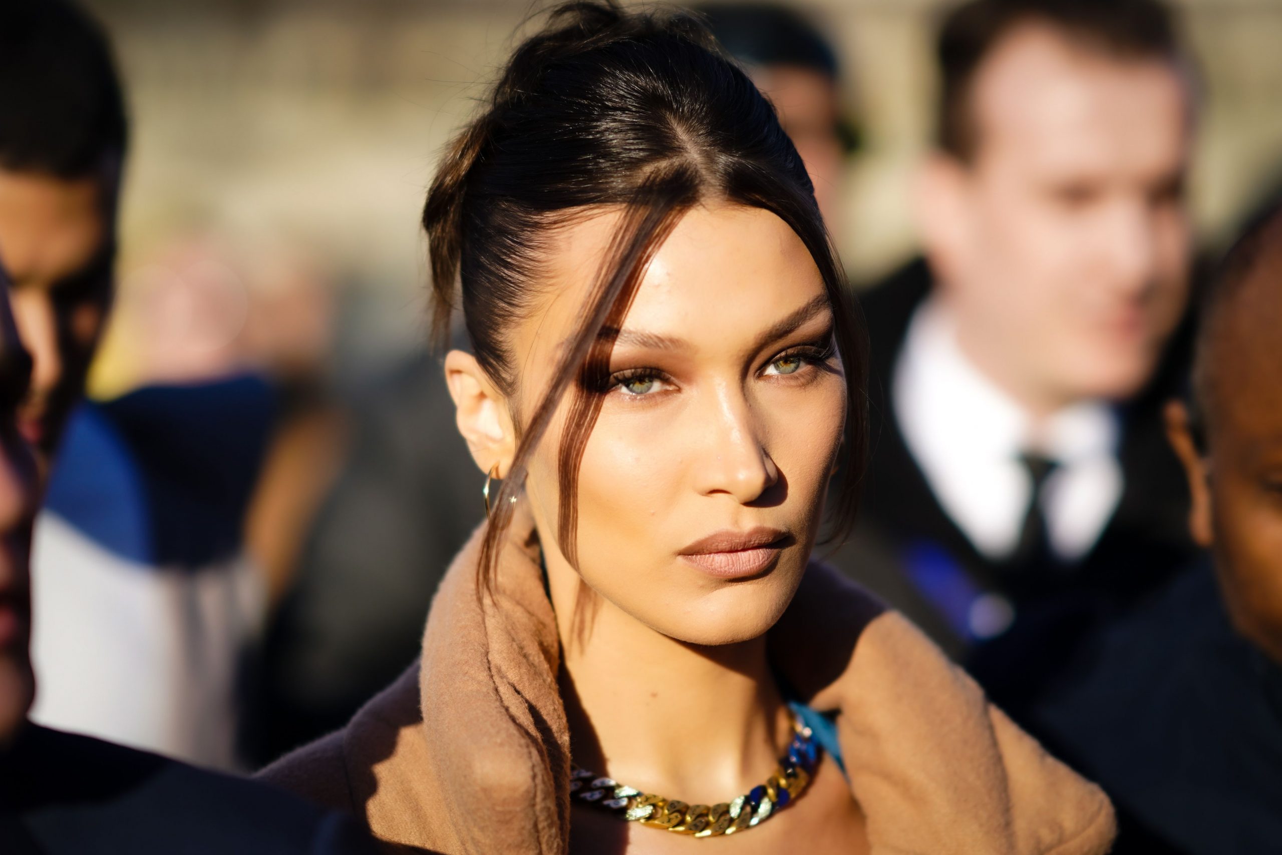 Bella Hadid flet për arsyen pse ndaloi së piri alkool