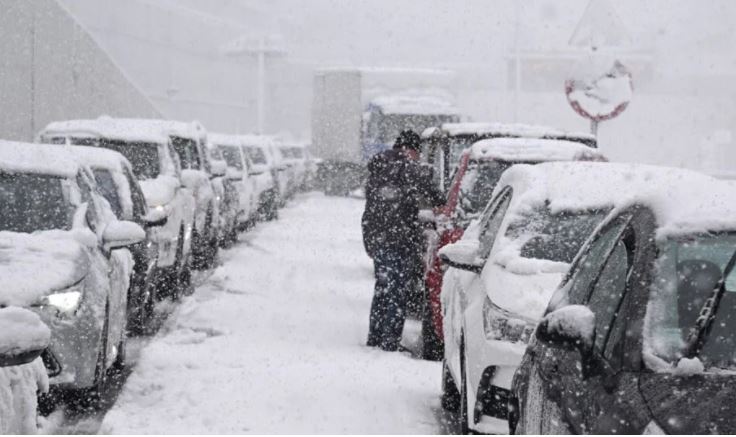 Moti ekstrem në Greqi, ushtria në terren, mijëra mjete të bllokuara prej 22 orësh