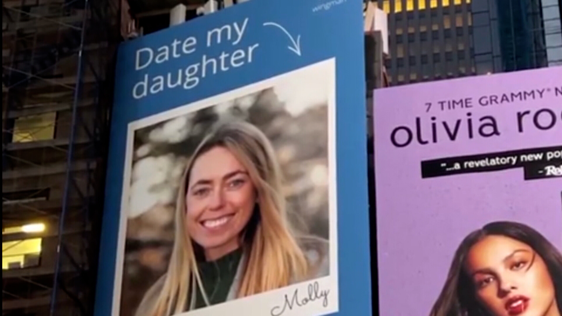Nëna e prekur nga kanceri nxjerr në reklamën e sheshit Times Square foton e vajzës për t’i gjetur partnerin ideal