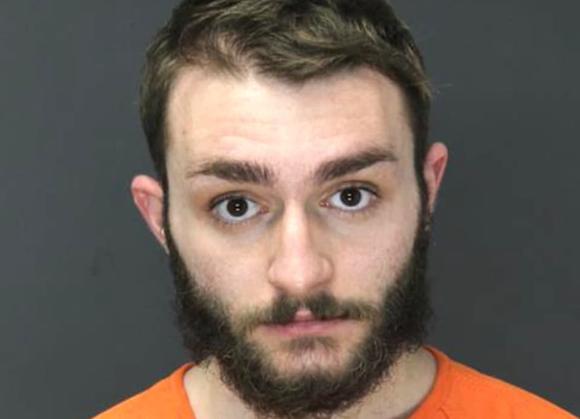 Qëlloi me thikë nënën e tij në SHBA, 25-vjeçari shqiptar flet para hetuesve: Ajo qeshi me mua