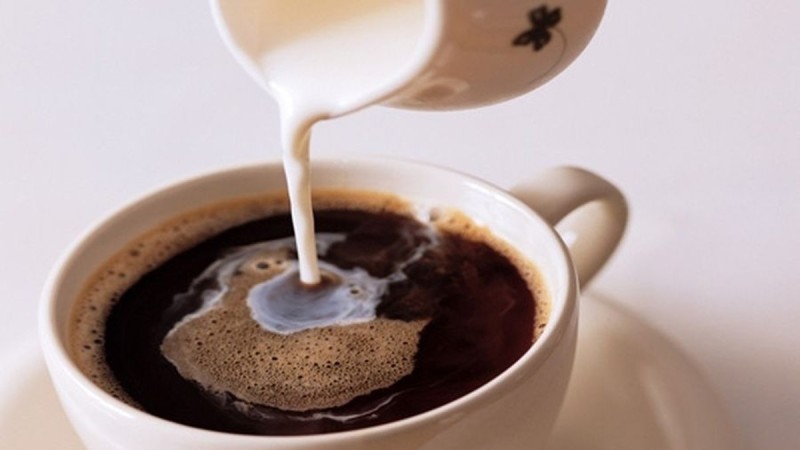3 arsye serioze pse nuk duhet ta pini kafen me qumësht
