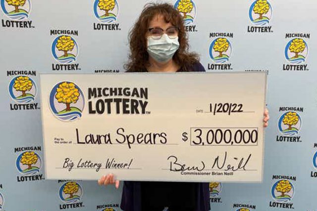 Kishte fituar 3 milionë dollarë në lotari/ Gruaja e zbuloi pasi kontrolloi mesazhet “spam”