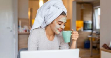 Ngadalësoni plakjen e lëkurës, maska me këta 2 përbërës shtëpiak do t’ju ndihmojë