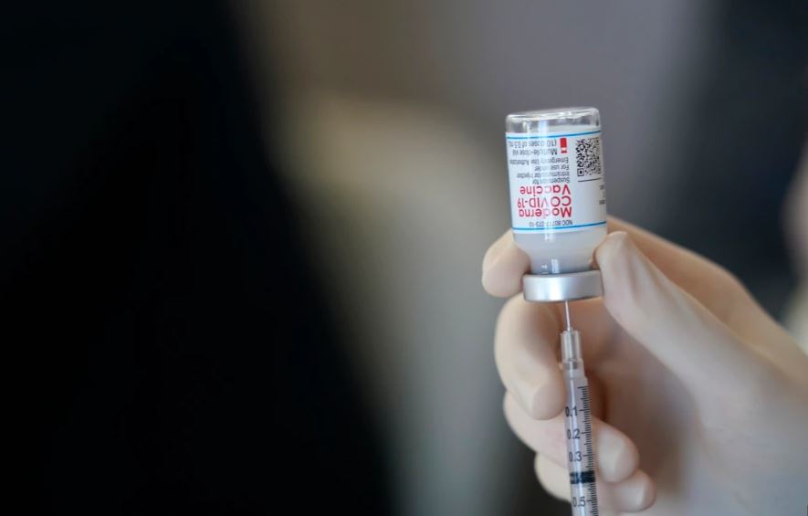 Moderna fillon provat klinike me një vaksinë të posaçme për variantin Omicron