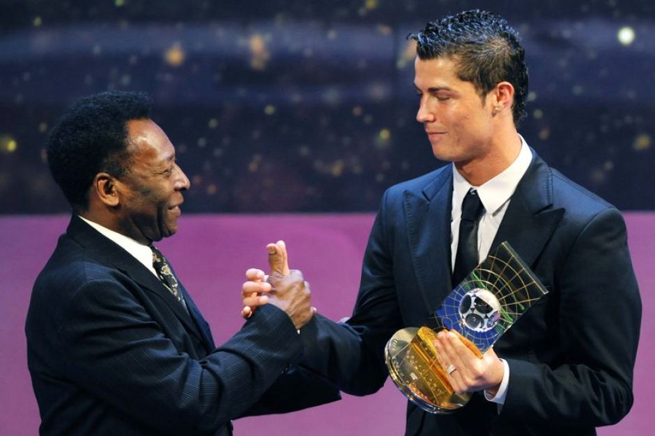 FOTO/ Mori çmimin special nga FIFA, Pele ka një mesazh për Ronaldon
