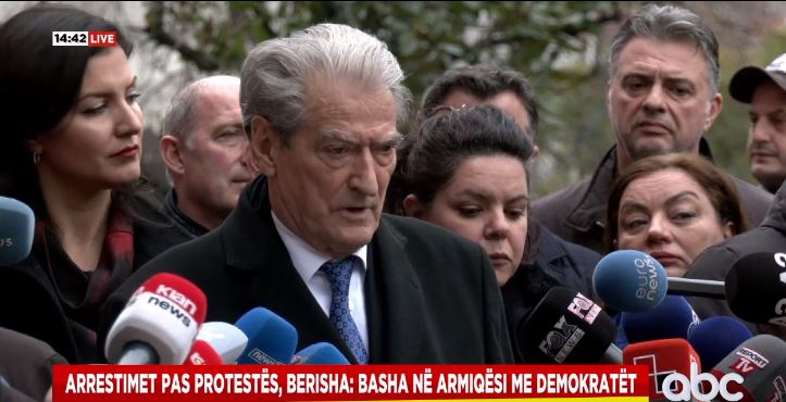 “Ne jemi revolucion paqësor”, Berisha tregon kur do të mbahet protesta e radhës