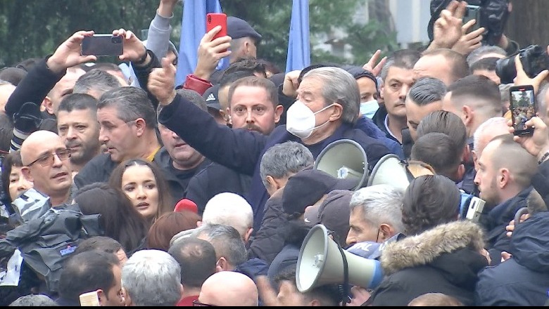 Protesta e 8 janari, Sali Berisha sot në prokurori