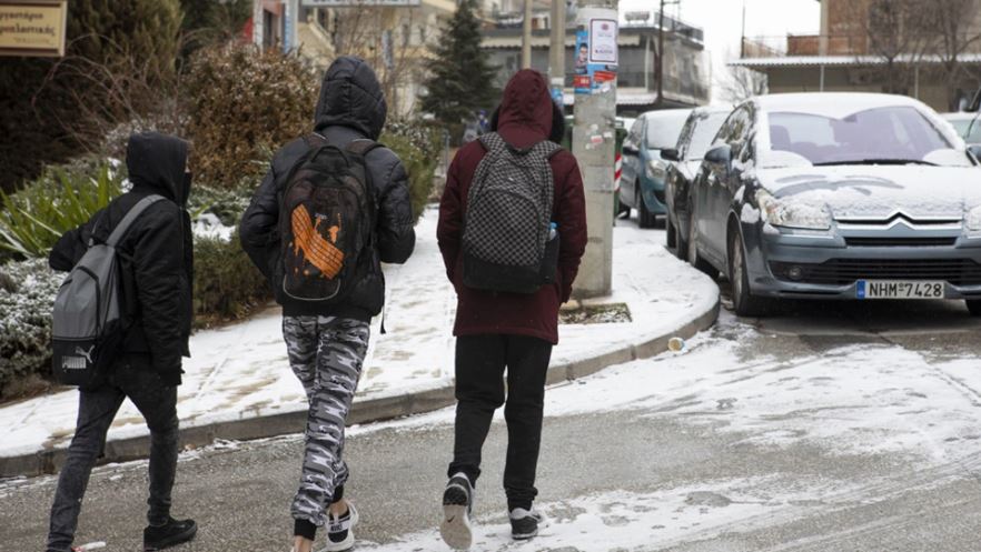 I ftohti ekstrem, Greqia gati të mbyllë shkollat