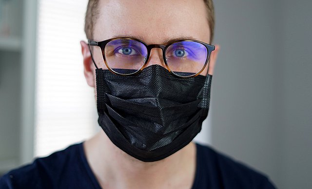 Si mund të shmang turbullimin e syzeve kur mbaj maskë?