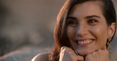 Tuba Büyüküstün e lidhur me këngëtarin e njohur turk? Fotot që ngritën dyshime