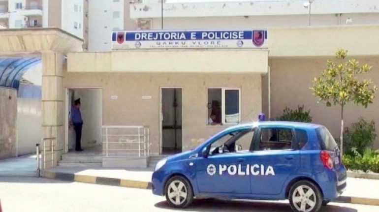 Kërcënoi një të ri dhe u “përplas” me policin, arrestohet 64 vjeçari në Vlorë