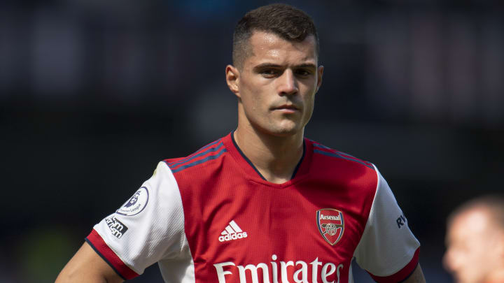 VIDEO/ Me fanellën që mban emrin e tij, Granit Xhaka del në mbështetje të finalistit të BB VIP