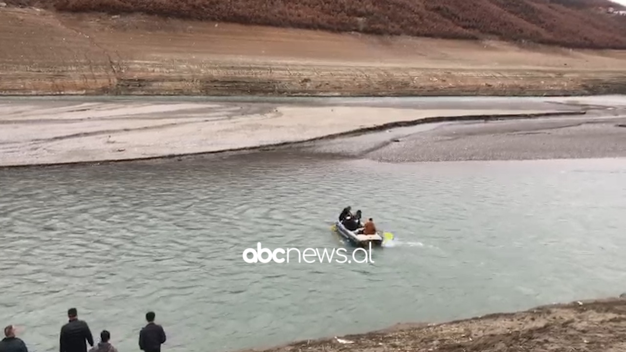 VIDEO/ Momenti kur familjarët gjejnë në liqenin e Fierzës trupin e pajetë të peshkatarit