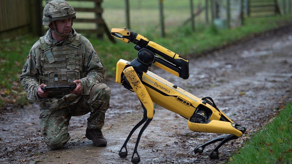 Robotët mund të përdoren për të mbështetur ushtarët në luftime